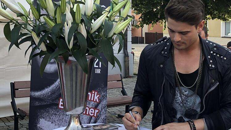 Die Autogramme des Models waren begehrt.    Foto: Eckermann