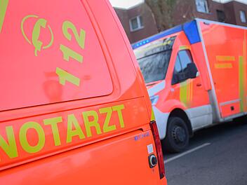 60-Jährige stürzt von Leiter - verletzt kommt sie ins Krankenhaus