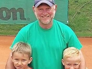 Ein erfolgreiches Trio (von links): Lasse Heitmann, Trainer und Jugendwart Holger Rebhan sowie Laurenz Höllein. Foto: privat