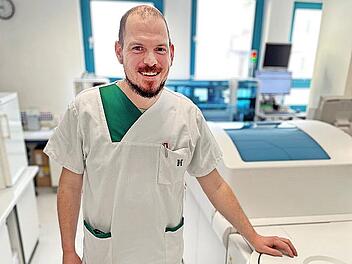 Der neue Laborleiter des Helios St. Elisabeth-Krankenhauses Bad Kissingen, Christoph Manger, erläutert, wie sich die Bedeutung und Funktion des Labors im Helios St. Elisabeth-Krankenhaus Bad Kissingen im Laufe der Pandemie gewandelt hat.