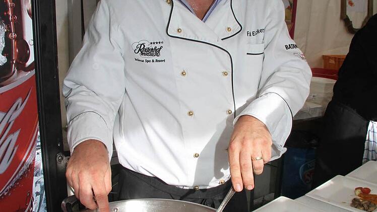Frank Eckert vom "Reiterhof" Wirsberg war für die Scampi zuständig - und hatte alle Hände voll zu tun.