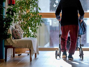 Kommt Anerkennung bei den Pflegern an? Oder sind das nur leere Floskeln? Symbolbild: Sven Hoppe, dpa