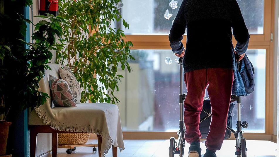 Kommt Anerkennung bei den Pflegern an? Oder sind das nur leere Floskeln? Symbolbild: Sven Hoppe, dpa Kommt Anerkennung bei den Pflegern an? Oder sind das nur leere Floskeln? Symbolbild: Sven Hoppe, dpa