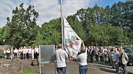 Mit einer Flaggenparade begann die Feierstunde