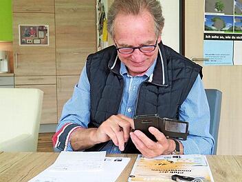 Beraten, vermitteln, helfen - Seniorenbeauftragter Walter Mackert ist gerne im Einsatz. Foto: Monika Schütz