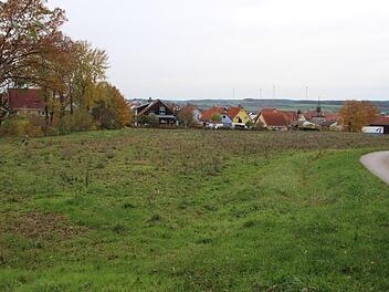 Auf dieser Fläche im Südosten von Limbach werden 14 Bauplätze ausgewiesen.   Foto: Andreas Dorsch