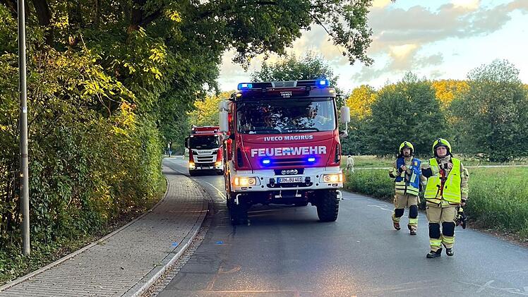 Bubenreuth: Zahlreiche Feuerwehren zu Scheune alarmiert