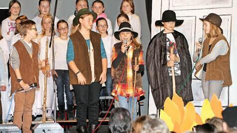 Die Chorklassen 5a/5b bei ihrem Krippenspiel