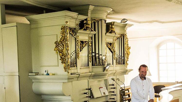 Matthias Grünert, Kantor der Frauenkirche Dresden, gastierte zum Auftakt seiner fränkisch-thüringischen Orgelfahrt in der Schlosskirche Ahorn. Foto: Jochen Berger