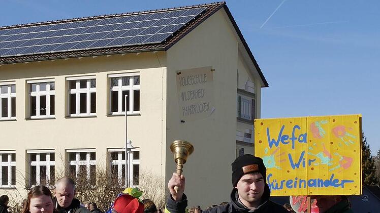 Wildenheid in Narrenhand - Impressionen vom Faschingsumzug im Neustadt Stadtteil. - Foto: Manja von Nida