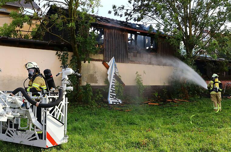 Feuer in Lichtenfels: Zahlreiche Feuerwehrkräfte bekämpfen ...