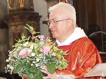 Pfarrer Möckel während des Gottesdienstes