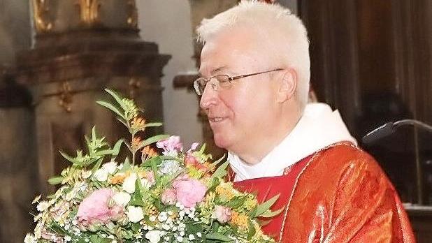 Pfarrer Möckel während des Gottesdienstes