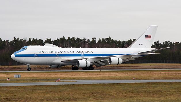 Flughafen N&uuml;rnberg: US Air Force landet am Airport - Video zeigt Abflug der Boeing 747