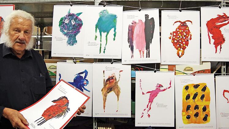 Ingo Cesaro freut sich über das gute Gelingen des neuen Grafik-Text-Kalenders „Unerschütterlich“.