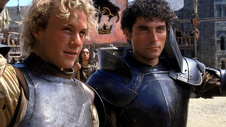 Count Adhemar von Anjou (Rufus Sewell, rechts) und William (Heath Ledger) sind nicht nur beim Turnier erbitterte Gegner.