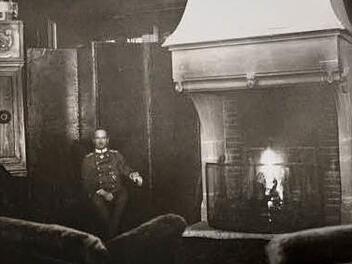 Carl Eduard, ca. 1922. Das Motiv ist auf dem Umschlag des Buches zu sehen. Foto: Hausarchiv der Stiftung Sachsen-Coburg und Gotha