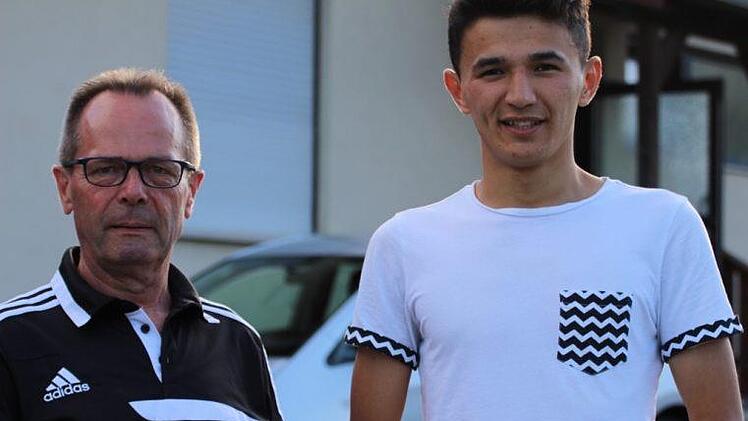 Siegerbild mit SV-Vorsitzendem Wolfgang Illek (links) und Rezaei Esmat.