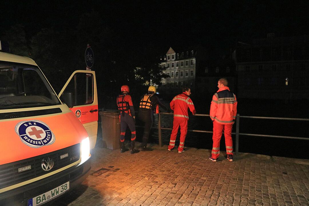 Mann stand plötzlich im Wasser