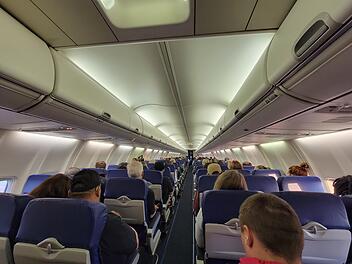 Passagiere in einem Flugzeug