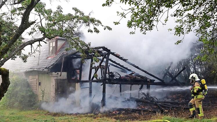 Ein unbewohntes Haus in Oberwallenstadt zündete ein 40-Jähriger im vergangenen Jahr an. Er stand jetzt wegen dieser Tat und weiteren Brandstiftungen vor Gericht. Foto: Archiv/Frank Spitzenpfeil