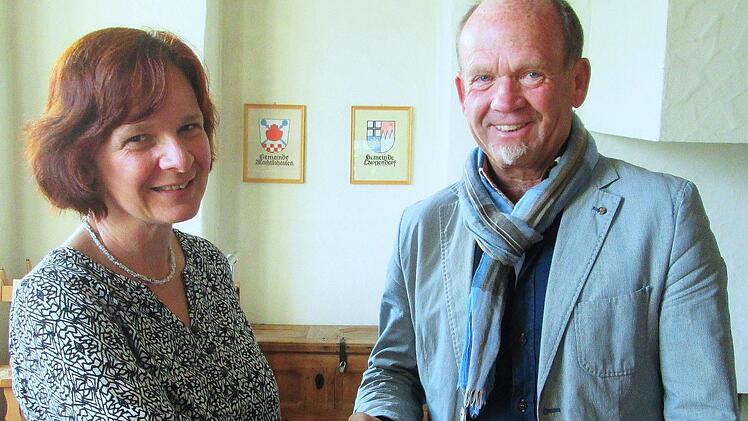 Namens des Gemeinderats und des Marktes hieß Bürgermeister Karlheinz Kickuth die neue Leiterin der Johannes-Petri-Schule, Brigitte Dehe, willkommen.