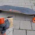 Informationen der Polizei zufolge, sind E-Skateboards im Internet erhältlich. Allerdings darf mit diesen nur auf privatem Grund gefahren werden. Foto: Polizei Oberfranken