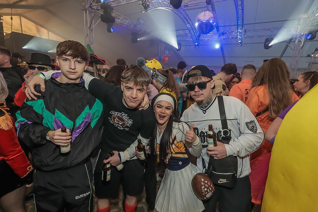 Im großen Festzelt wurde richtig gefeiert!
