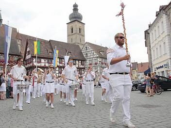 Immer mit dabei: der Spielmannszug Jahn Forchheim. Fotos: Josef Hofbauer