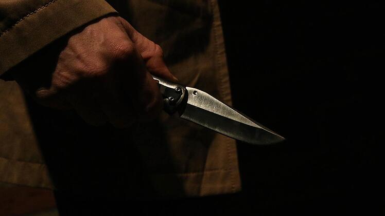 Im Kreis Haßberge hat ein Mann seine Freundin mit einem Messer tödlich verletzt. Symbolfoto: Christopher Schulz