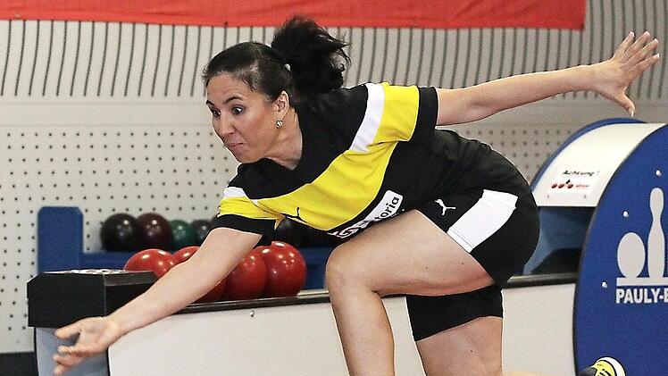 Corinna Kastner &uuml;berzeugt mit dem Tagesbestergebnis von 605 Kegeln. Foto: sportpress