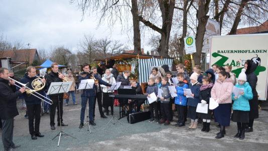 Der Kinderchor der Evangeliums-Christen-Baptisten Gemeinde Redwitz mit der Bläsergruppe erfreute mit seinem Beitrag die Gäste.