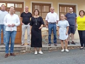 Der neue Vorstand des F&ouml;rdervereins des Streitberger Bads mit B&uuml;rgermeister Marco Trautner (2.&nbsp;v.&nbsp;l.) und (v.&nbsp;l.) Rainer Schnabl (Beisitzer), Georg K&ouml;rfgen (Schriftf&uuml;hrer), Claudia Hohe (Vorsitzende), Gerhard Kraus (Beisitzer), Christin Kellner (Zweite Vorsitzende), Joachim Gebhardt (Kassier) und Doris Kraus (Beisitzerin)  Foto: privat