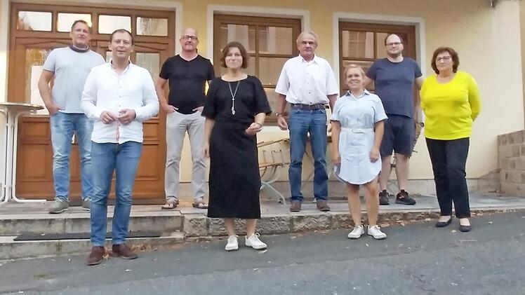 Der neue Vorstand des F&ouml;rdervereins des Streitberger Bads mit B&uuml;rgermeister Marco Trautner (2.&nbsp;v.&nbsp;l.) und (v.&nbsp;l.) Rainer Schnabl (Beisitzer), Georg K&ouml;rfgen (Schriftf&uuml;hrer), Claudia Hohe (Vorsitzende), Gerhard Kraus (Beisitzer), Christin Kellner (Zweite Vorsitzende), Joachim Gebhardt (Kassier) und Doris Kraus (Beisitzerin)  Foto: privat