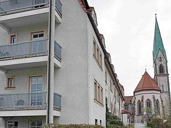 Der Gebäudetrakt links im Bild wird abgerissen. Ein Neubau soll unter anderem eine Küche und Räume für Wohngruppen beherbergen.