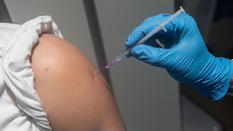Erlanger Forscher zeigen: Dritte Corona-Impfung dringend nötig - bei Menschen mit diesen Krankheiten