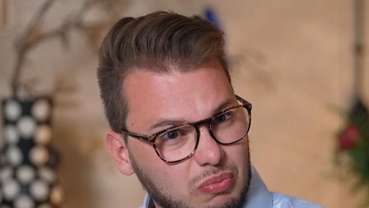 Julian ist geschockt von der neuen Erkenntnis.