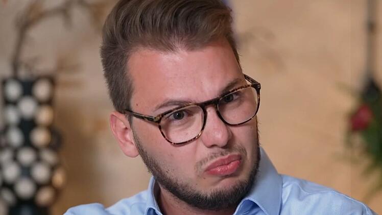 Julian ist geschockt von der neuen Erkenntnis.