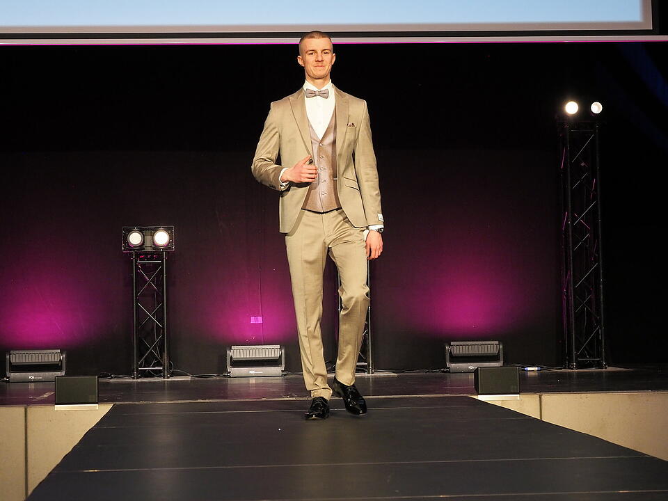 Inkl. Braut- und Festmodenschauen.