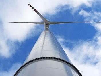 Windkraft könnte in Rödental eine Zukunft haben - meint zumindest das Unternehmen Ostwind, das im Mönchrödener Forst acht Windräder errichten möchte. Foto: CT-Archiv