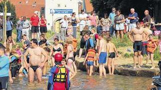 Schwimmen, Radeln, Schie&szlig;en und Feiern