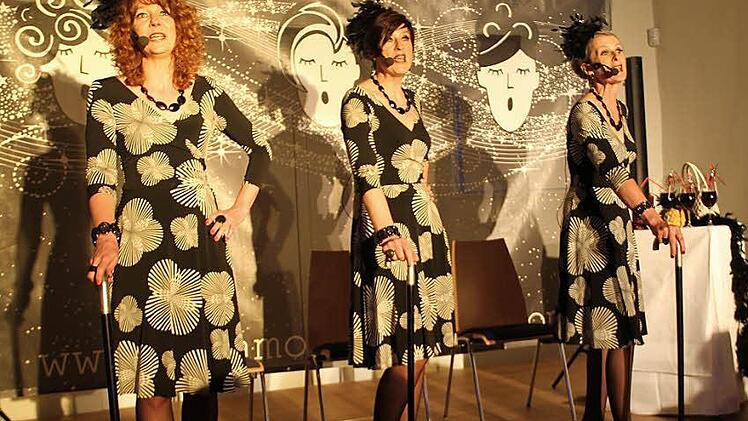 Die "Glamouretten" begeisterten das Lichtenfelser Publikum mit Glamour, Witz und bekannten Evergreens. Foto: Gerda Völk