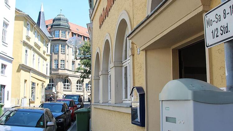 Auch die Webergasse könnte von einer Neuregelung der Parkplätze betroffen sein. Foto: Oliver Schmidt