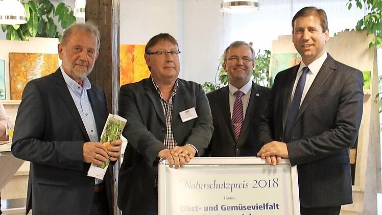 Reinhardt Glauber, Hans Schilling, Rainer Lang und Hermann Ulm (v. l.) bei der Startveranstaltung zum Naturschutzpreis Foto: Carmen Schwind