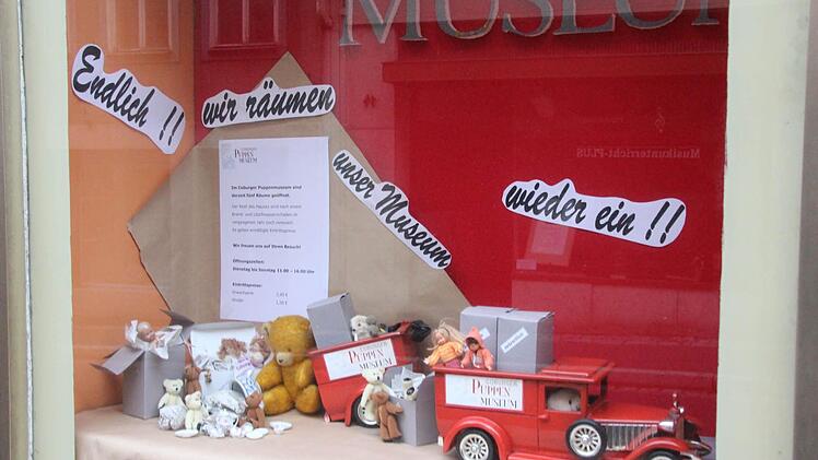 Bald ist alles wieder an seinem Platz. Im Puppenmuseum wird zur Zeit viel geräumt.  Fotos: Simone Bastian