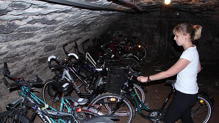 Das Ordnungsamt ist in Höchstadt zuständig für die Fundfahrräder.  Verwahrt werden sie im Gewölbekeller des Rathauses.Foto: Andreas Dorsch/Archiv