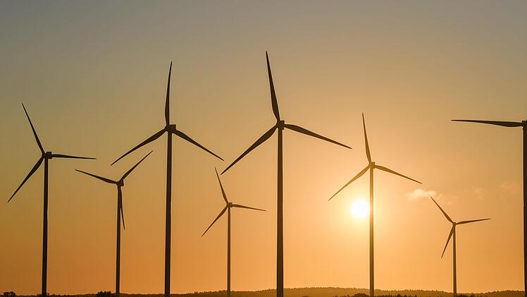 Planung, Genehmigung und Bau der umstrittenen Stromtrasse SuedLink sollen künftig zentral von Würzburg aus gesteuert werden.  Pleul, dpa