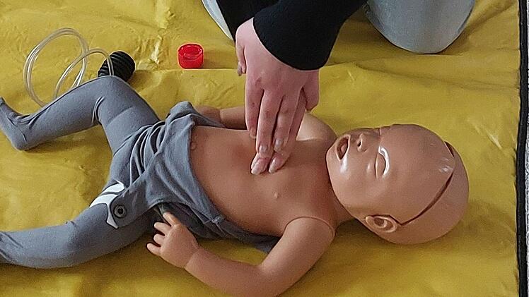 Kitzingen: Erste Hilfe am Kind, Rechte und Co. - Kurs f&uuml;r angehende Babysitter angeboten