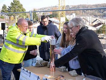 Grundsteinlegung der Erweiterung der Leopold-Sonnemann-Realschule in Höchberg Grundsteinlegung der Erweiterung der Leopold-Sonnemann-Realschule in Höchberg