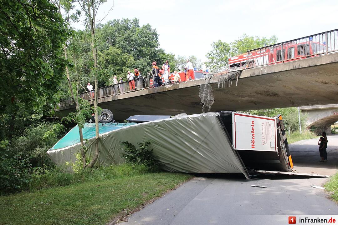 c_Lkw abgestürzt Unfall 13